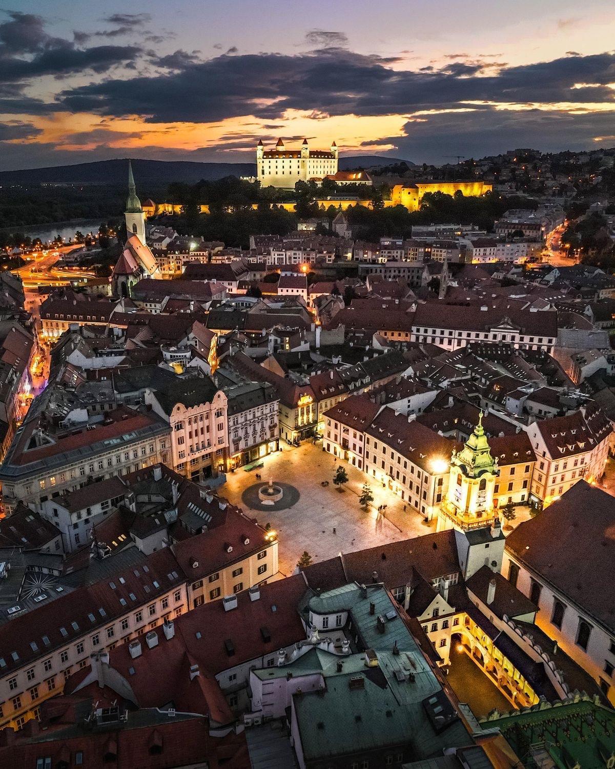 Nice Flat Under The Castle Pressburg Exterior foto